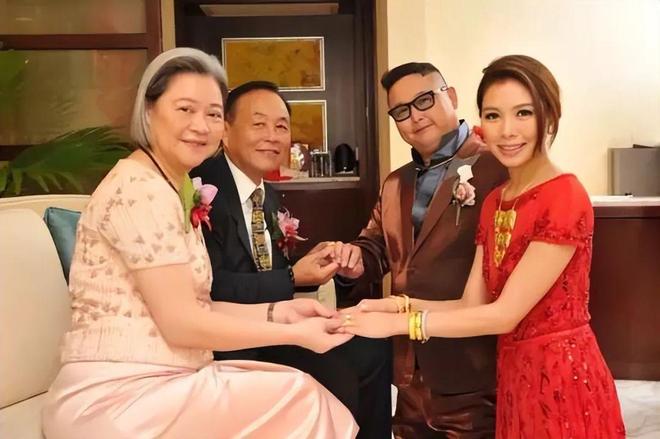 一天结婚十年后两位癌逝一位离婚ag九游会登录三个人十年前同(图11)
